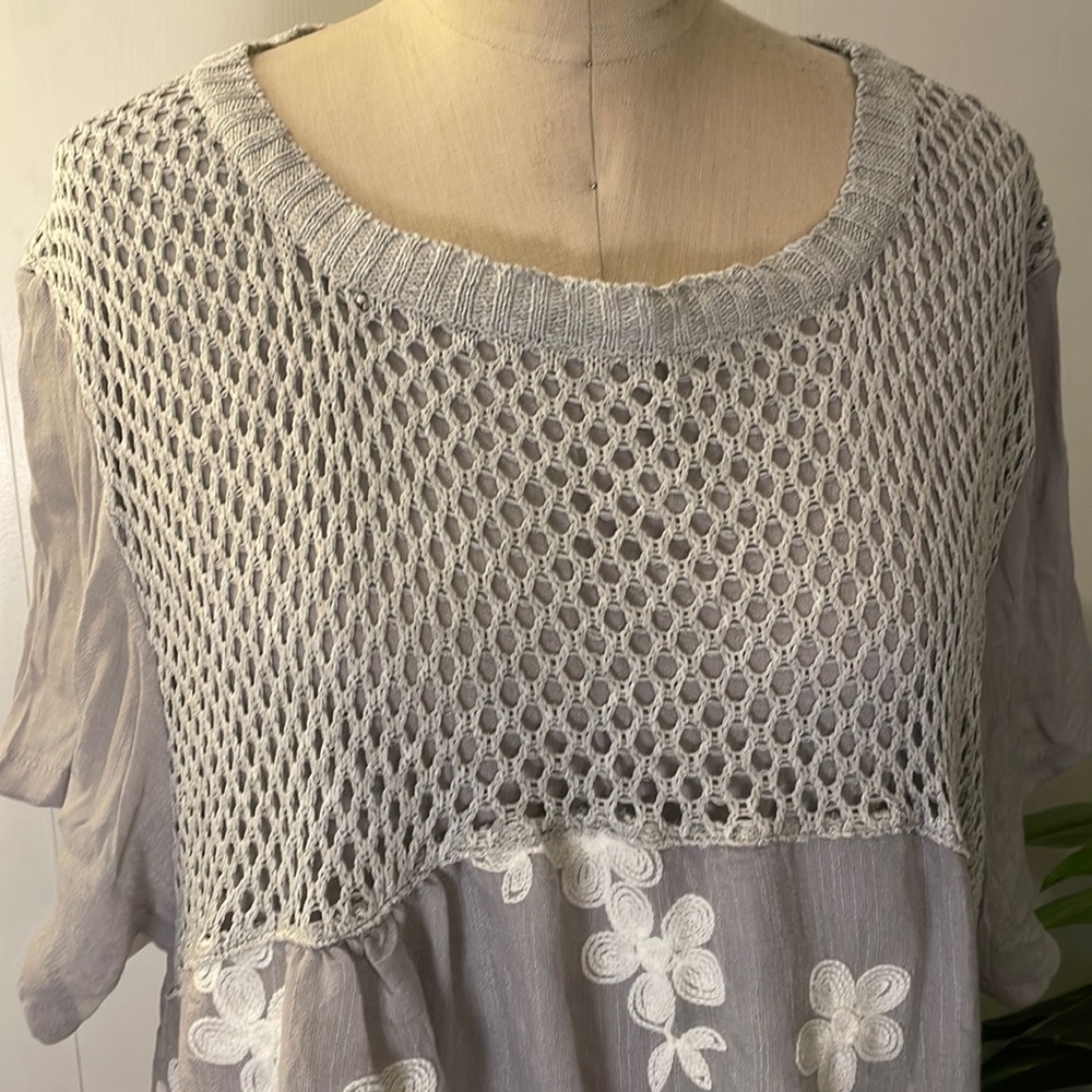 Simply Couture grey scoop neck short sleeve tunic with flowers - Picture 2 of 7